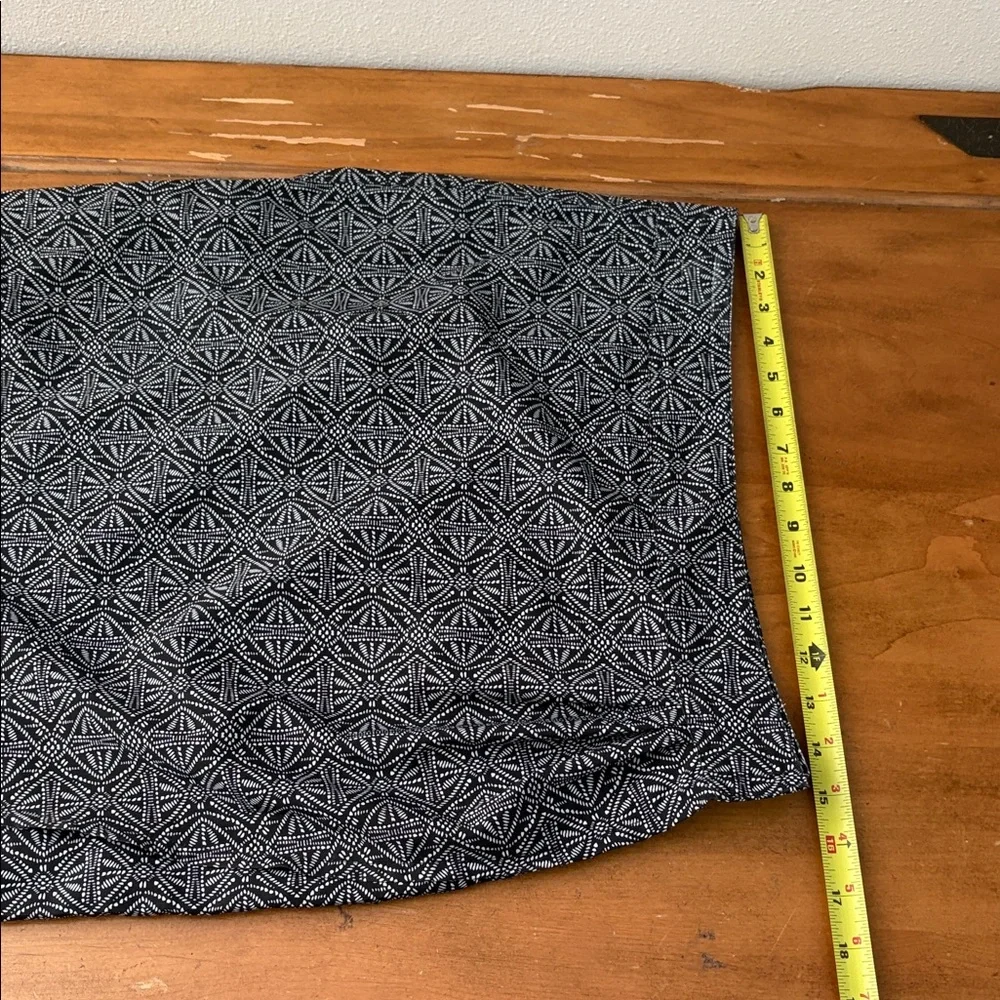 Ripskirt Chic Geometric Black and White Skirt Size Small